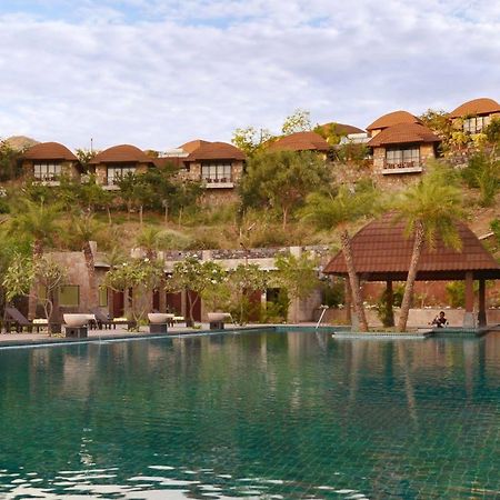 The Ananta Udaipur Hotell Exteriör bild