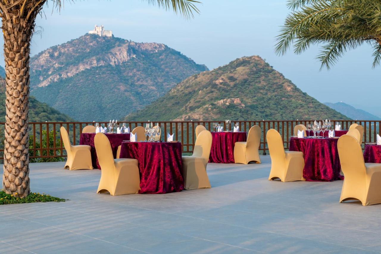 The Ananta Udaipur Hotell Exteriör bild